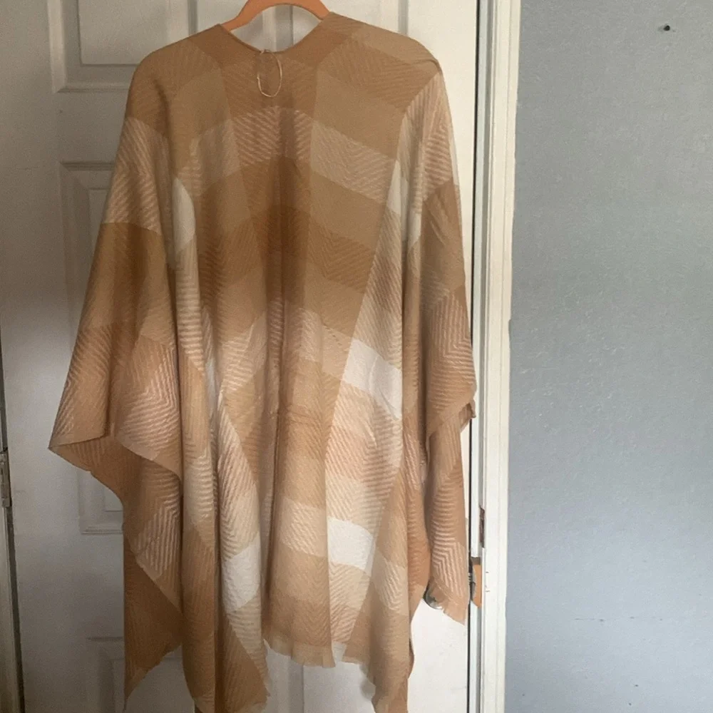 NWT light  weight Ruana wrap cape neutral colors - Picture 6 of 9